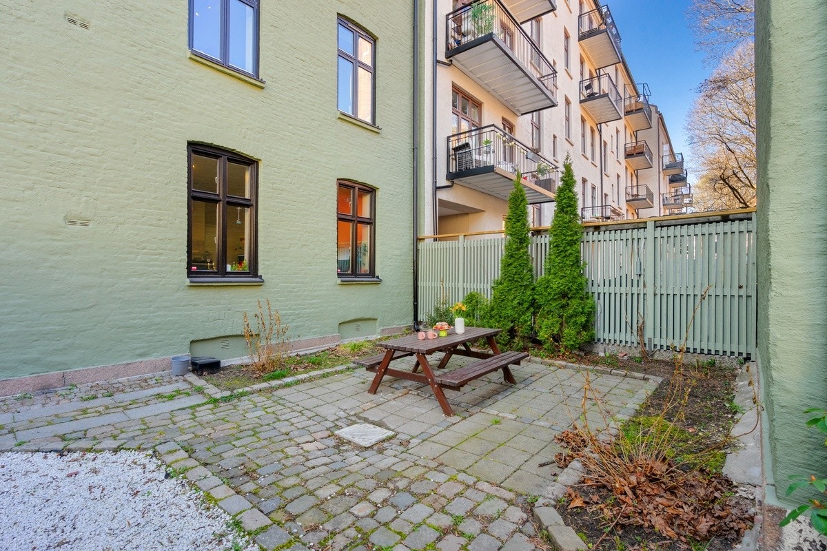 Bakgård Galleribilde