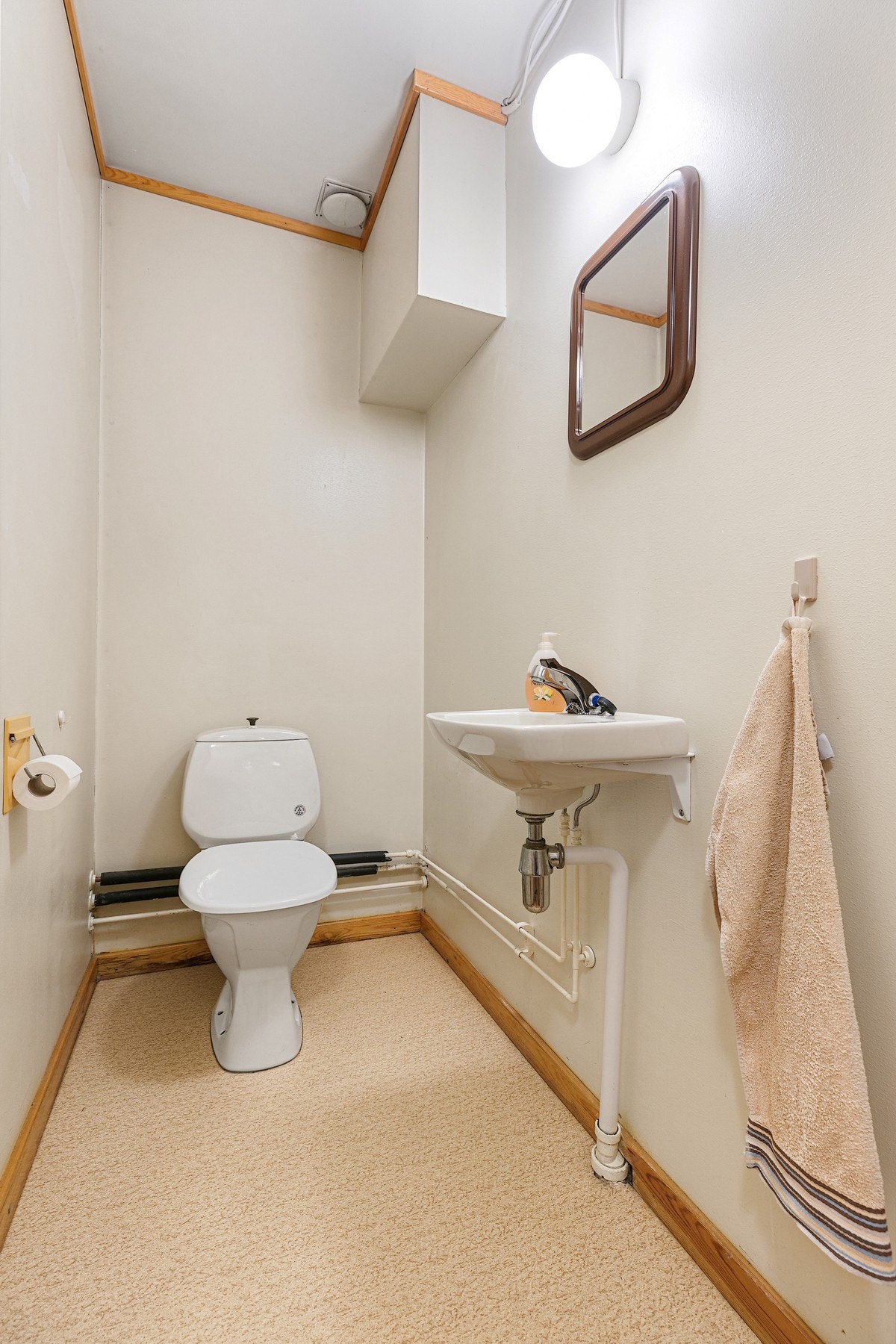 Wc-rom i tilknytning til entrè. Galleribilde