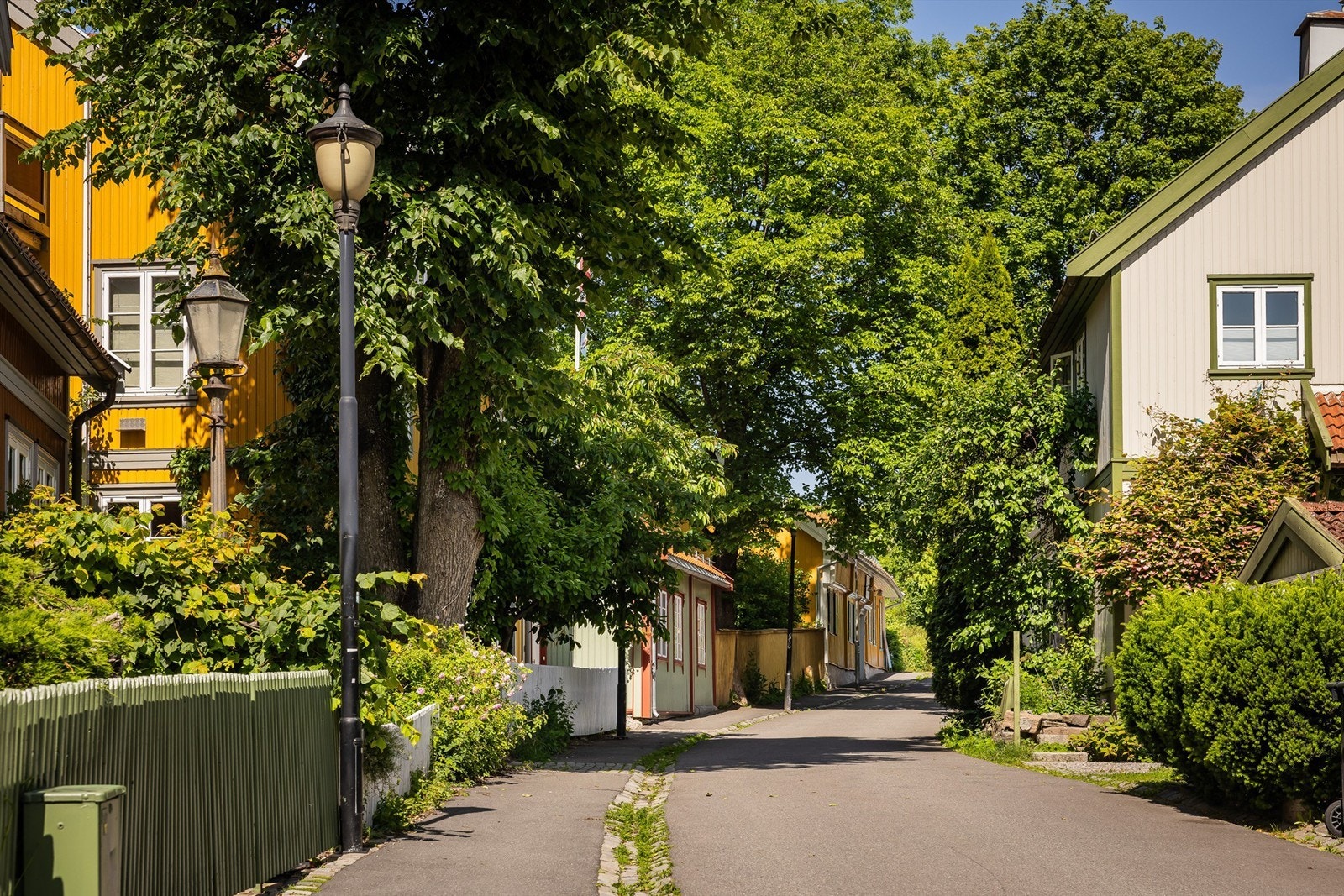Leiligheten ligger sentralt til, men likevel med nærhet til roligere, grønne omgivelser. Galleribilde
