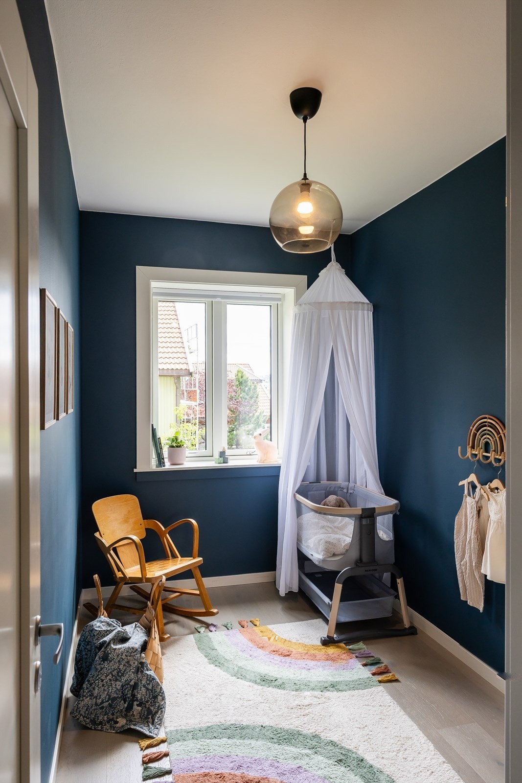 Soverom nr. 2 er også av god størrelse og kan benyttes som enten barnerom, gjesterom eller eventuelt hjemmekontor. Galleribilde