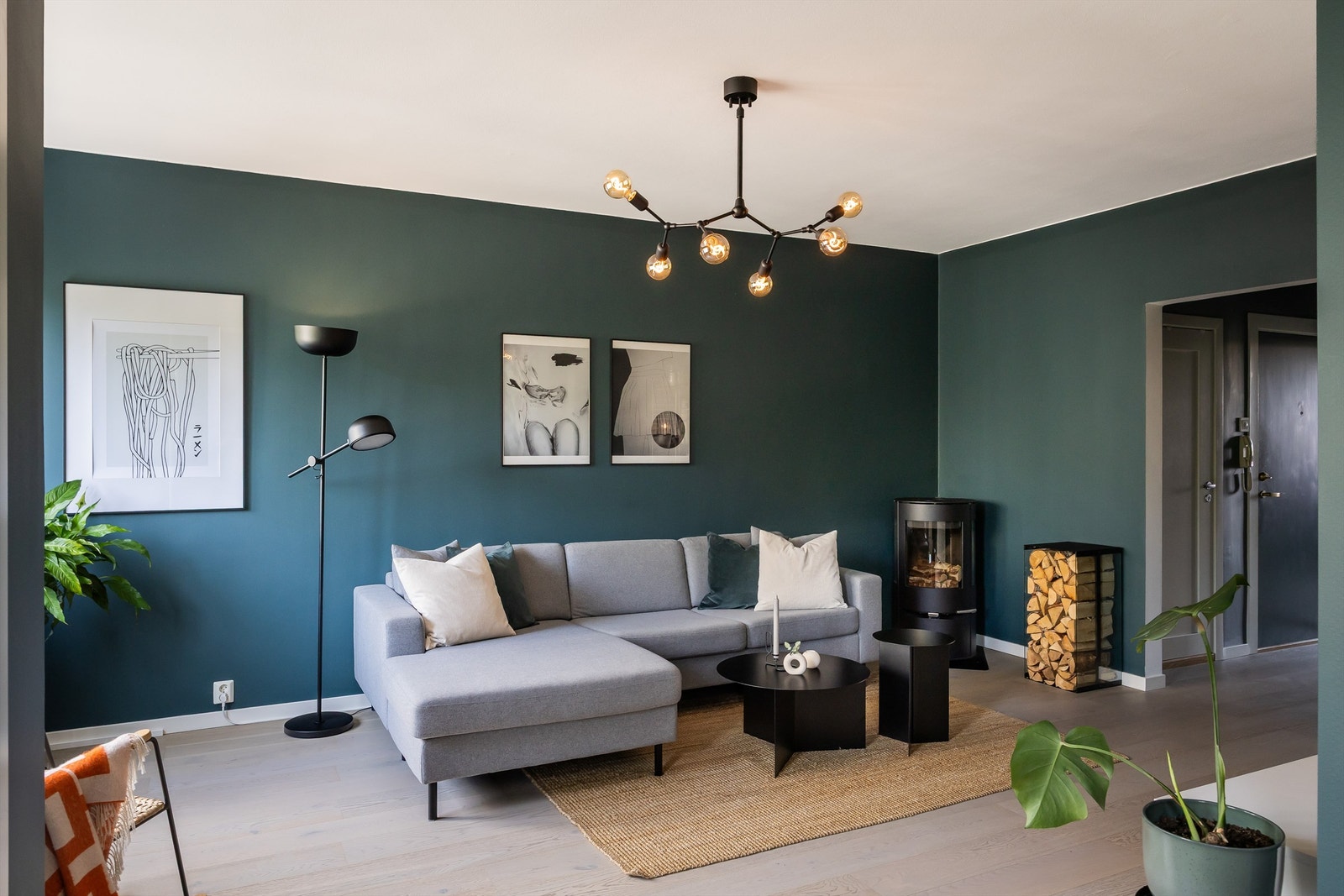 Hele leiligheten ble totalrenovert i 2015 av tidligere eiere. Galleribilde