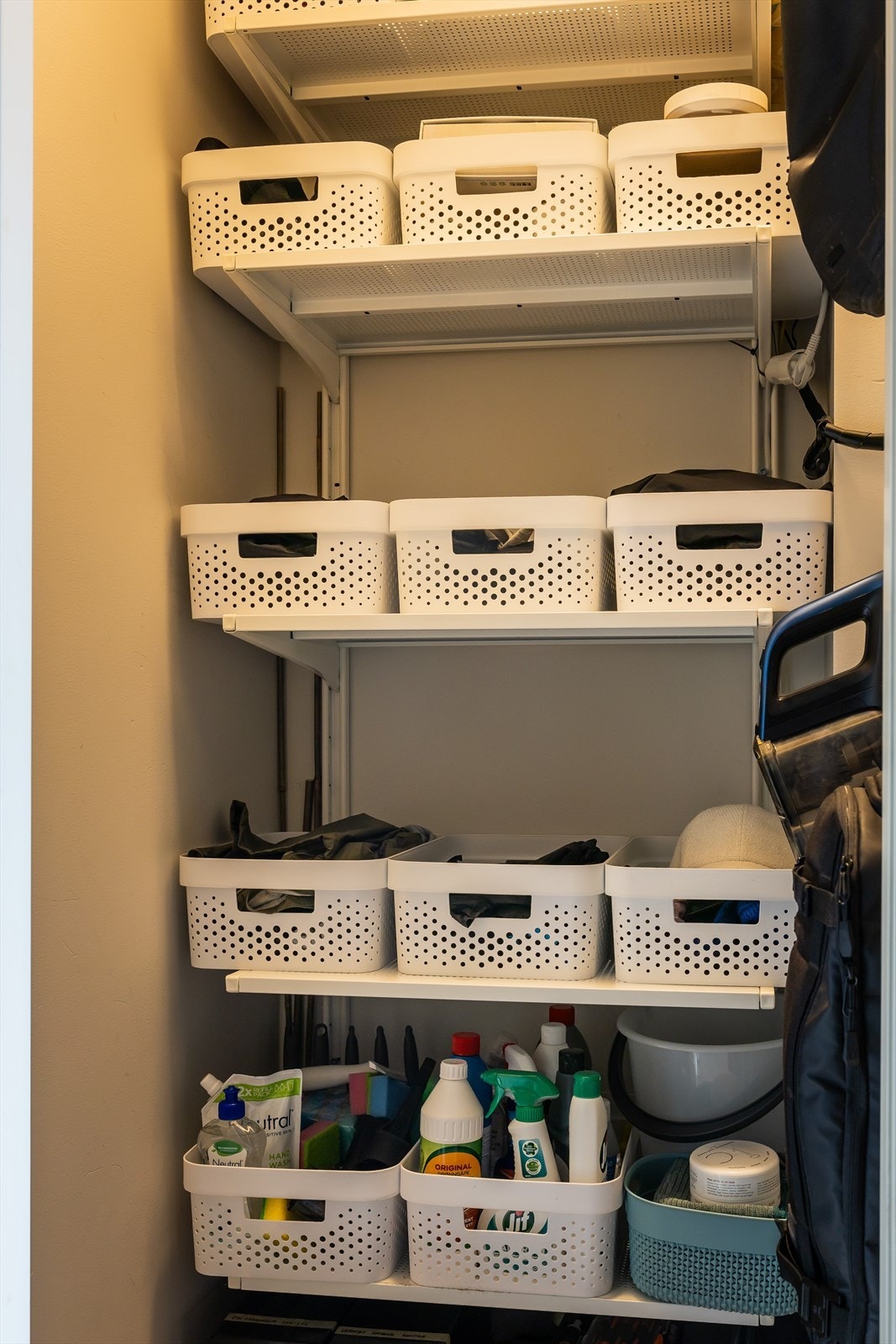 Innvendig bod for oppbevaring av det mest nødvendige. Galleribilde