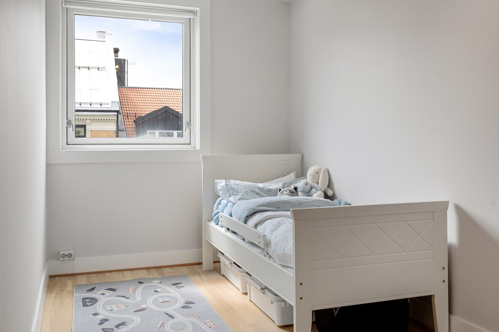 Det andre soverommet passer ypperlig som et barnerom, gjesterom eller til hjemmekontor. Galleribilde