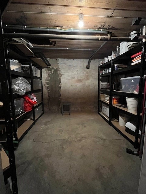 God plass til lagringsplass i 2 boder. Dette er kjellerboden. Den andre boden ligger rett utenfor leiligheten. Galleribilde