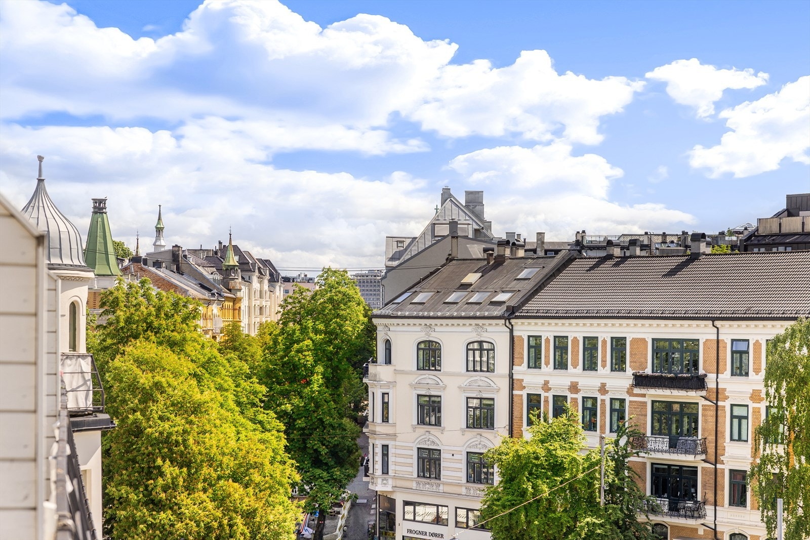 Utsikt fra den sørvestvendte takterrassen. Galleribilde