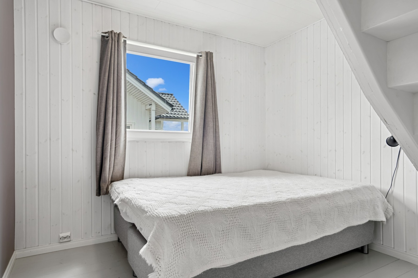 Det andre soverommet i 1. etasje er av større størrelse. Galleribilde