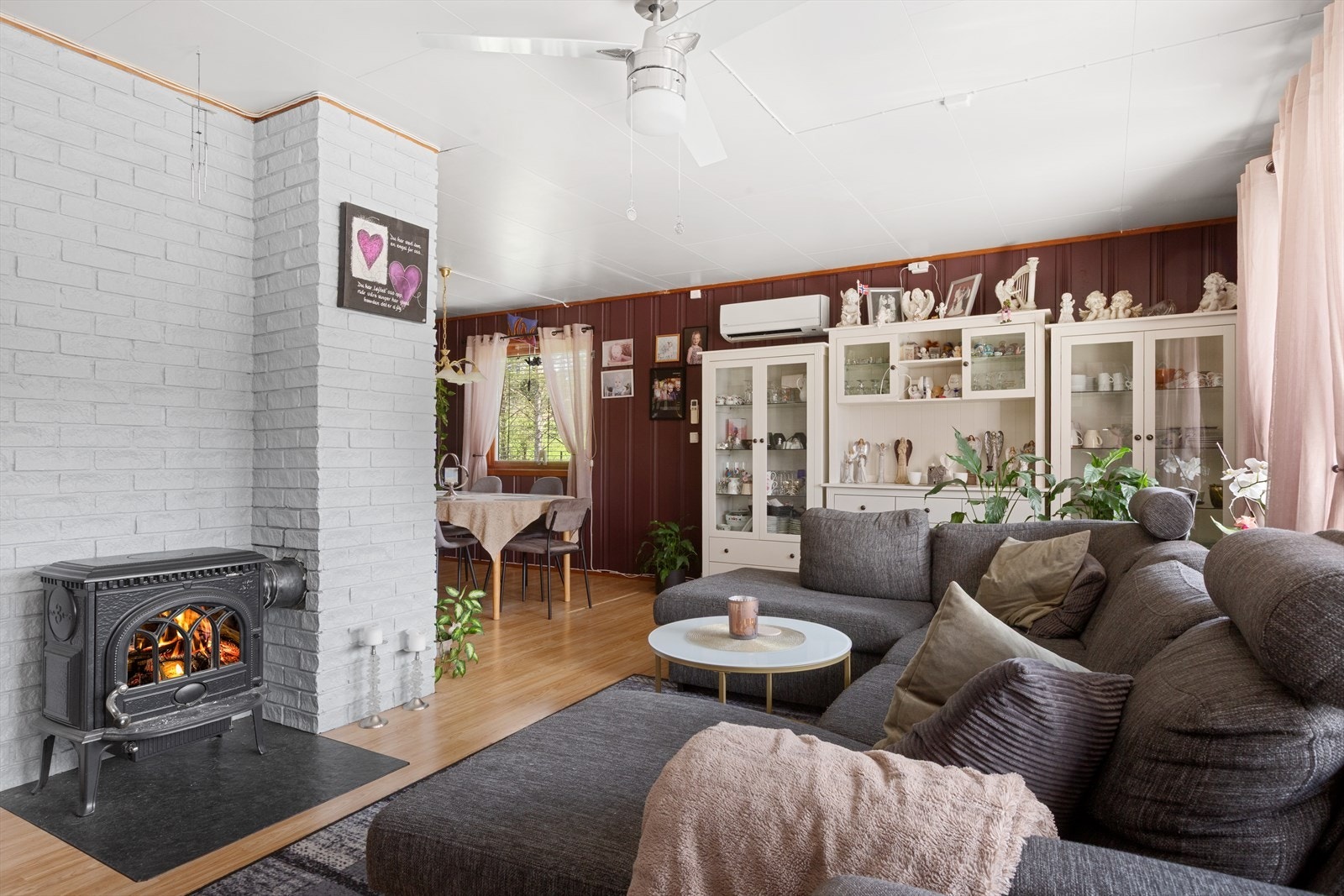 Stue med peiskos Galleribilde