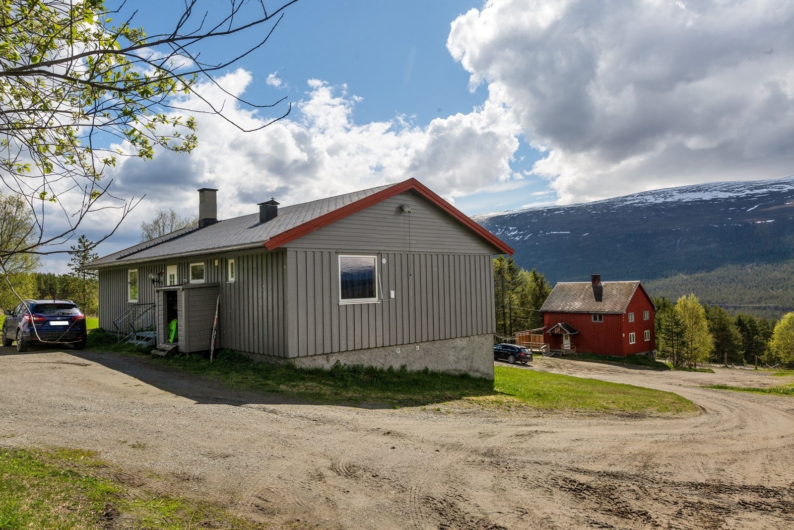 Våningshuset er et Horten-hus i fra 1982 Galleribilde