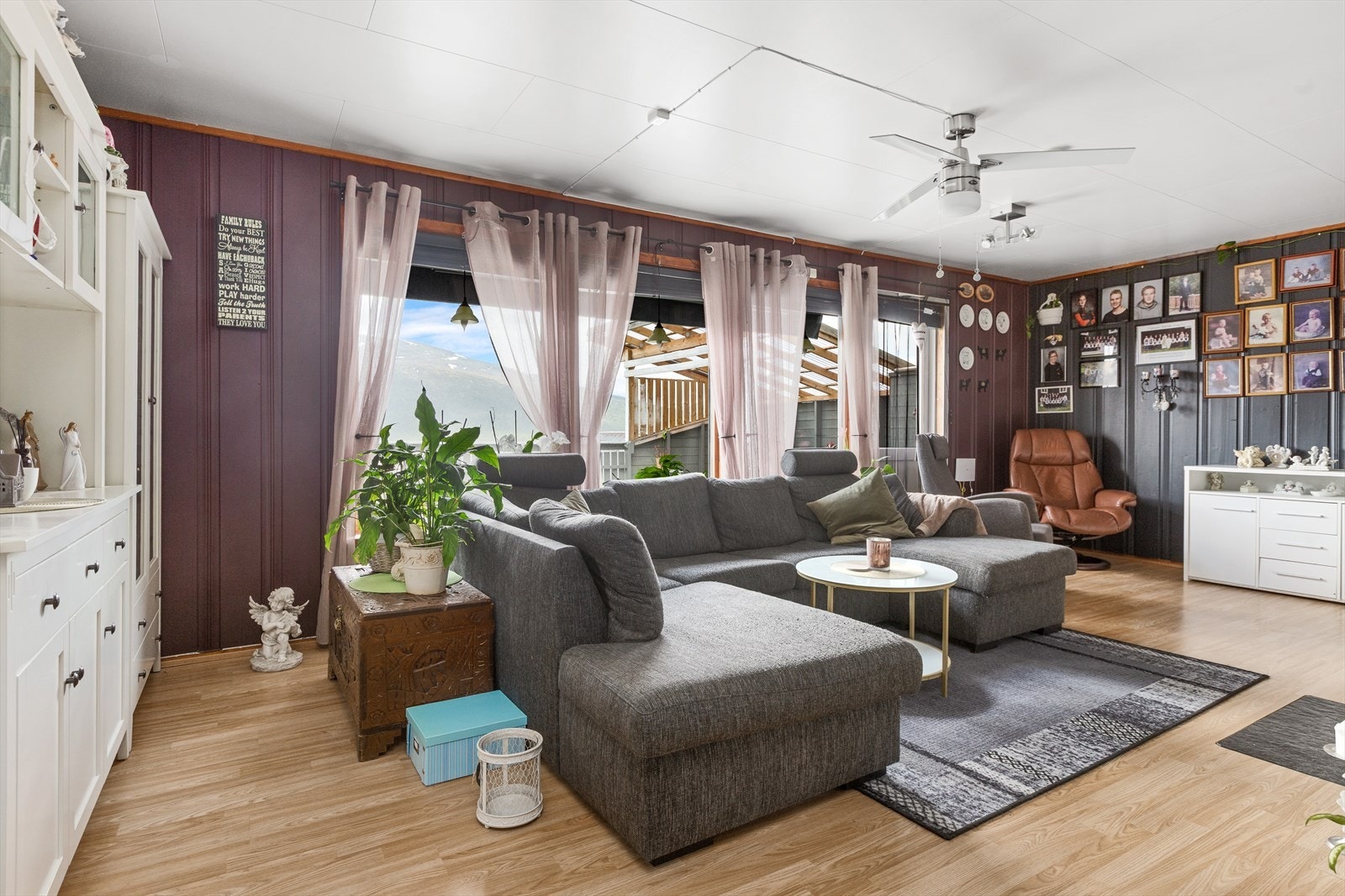 Romslig stue Galleribilde