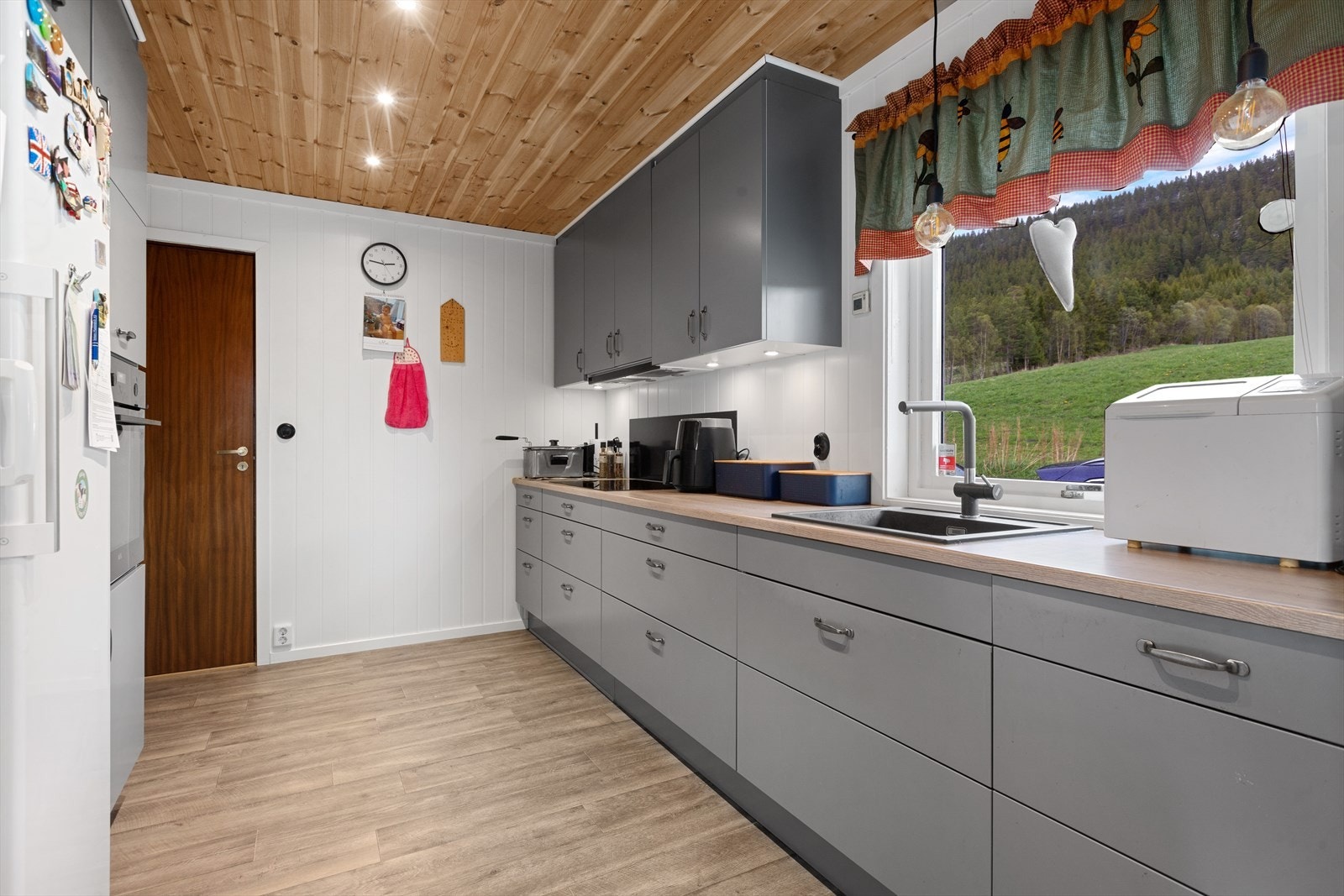 Nyere HTH kjøkken Galleribilde