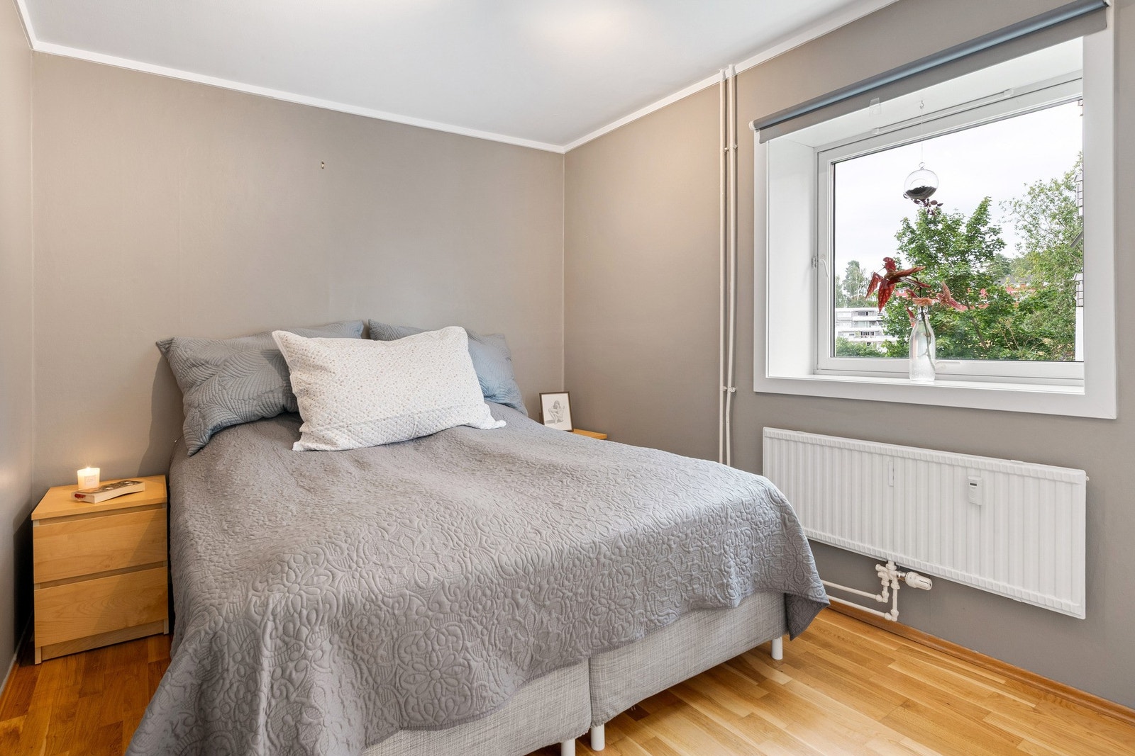 Det nest største soverommet brukes som hovedsoverom av selgerne. Galleribilde