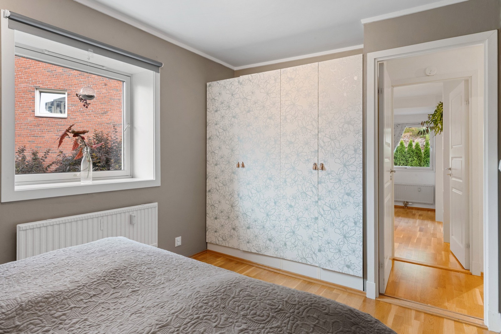 Hovedsoverommet har to doble garderobeskap. Galleribilde