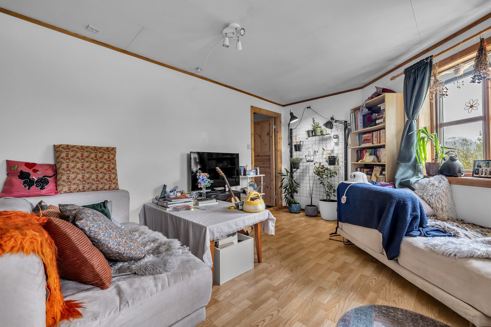 Deler av u. etasje er innredet og leies i dag ut. Denne er ikke bruksgodkjent av Tromsø Kommune Galleribilde