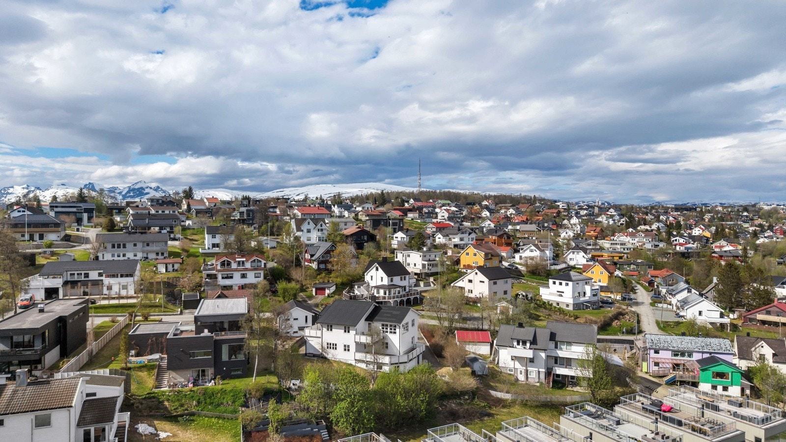 Kveldrovegen 21 er en stor og meget innholdsrik bolig med svært god beliggenhet på Sør-Tromsøya Galleribilde