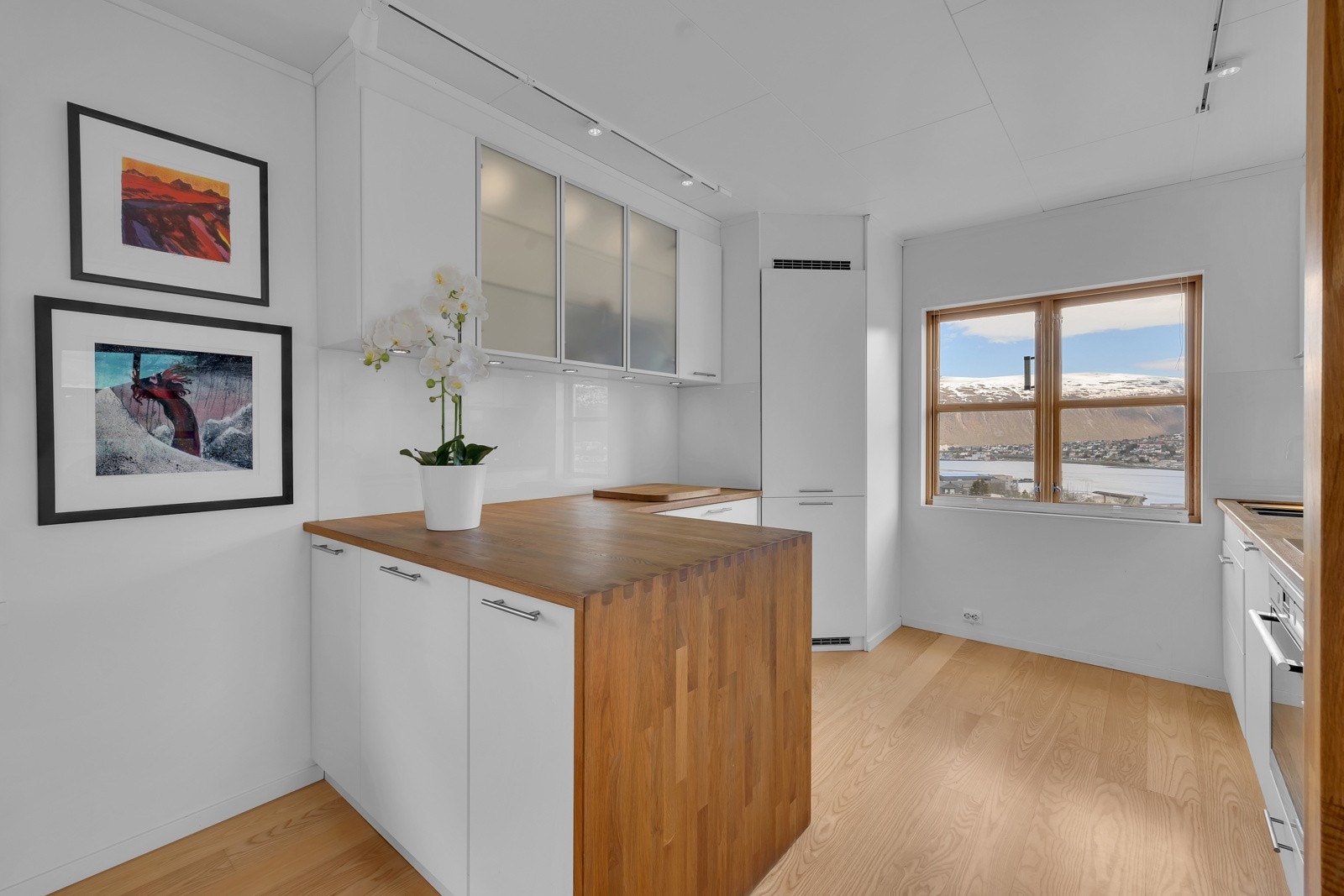 Kjøkkenet ble oppgradert/fornyet ca. 2015 Galleribilde