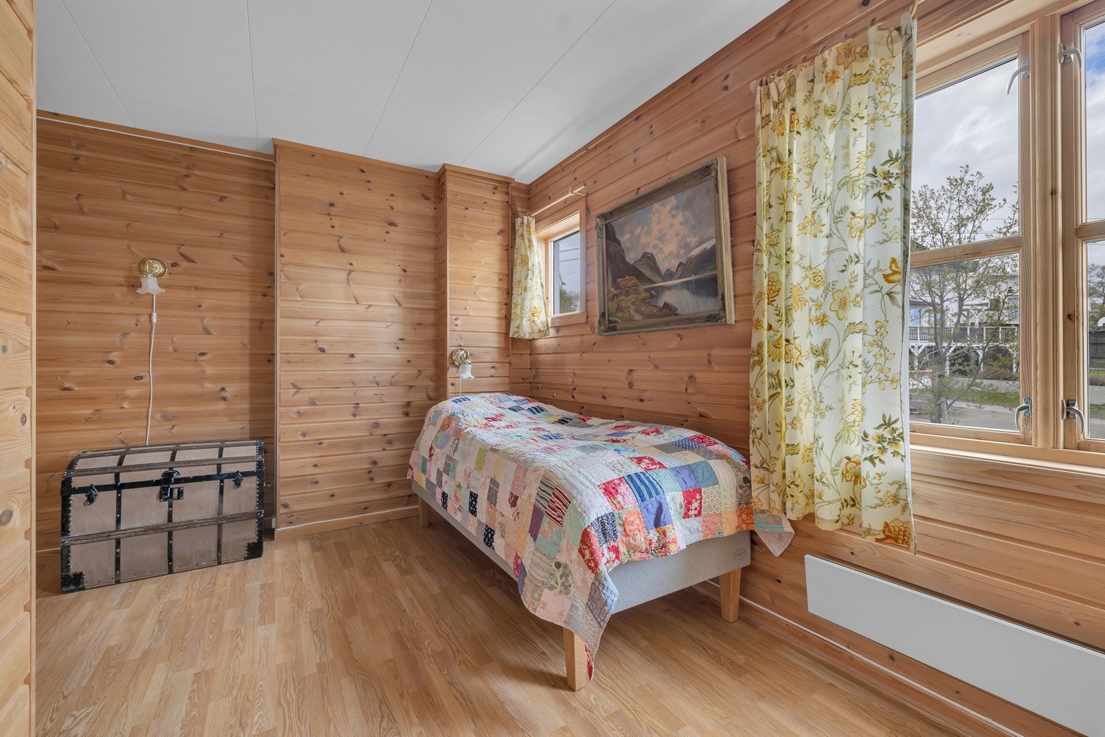 Soverom 4 er trukket mot vest og er i overkant av 10m2 Galleribilde