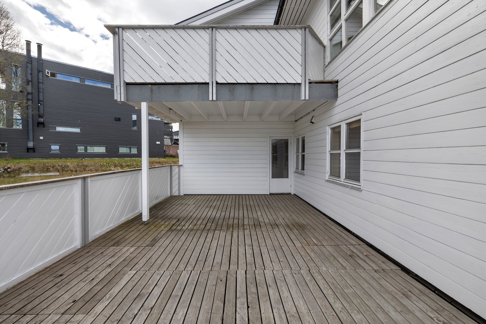 Rikelig med utleplasser på flere sider av boligen Galleribilde