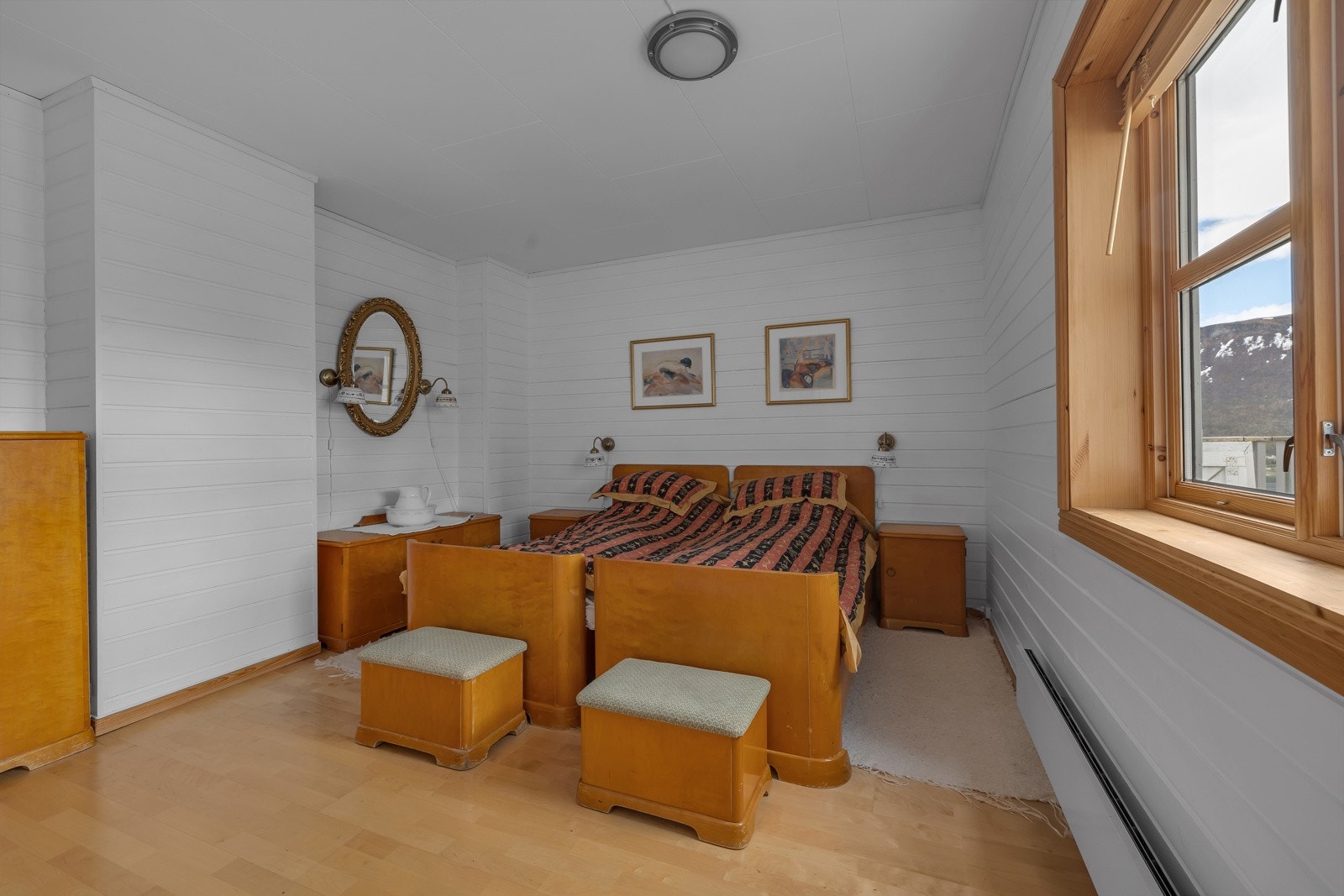 Soverom 1 er et stort rom på ca. 12,5m2 Galleribilde