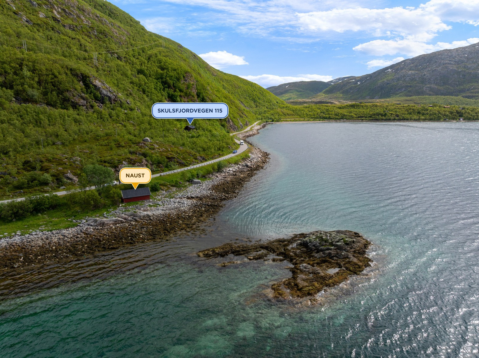 Det medfølger en stor tilleggstomt like ved hytta, som er ubebygd