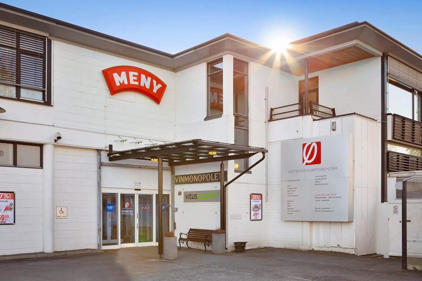 Ca. 280 meter til Østerås senter med blant annet Meny og vinmonopol. Galleribilde