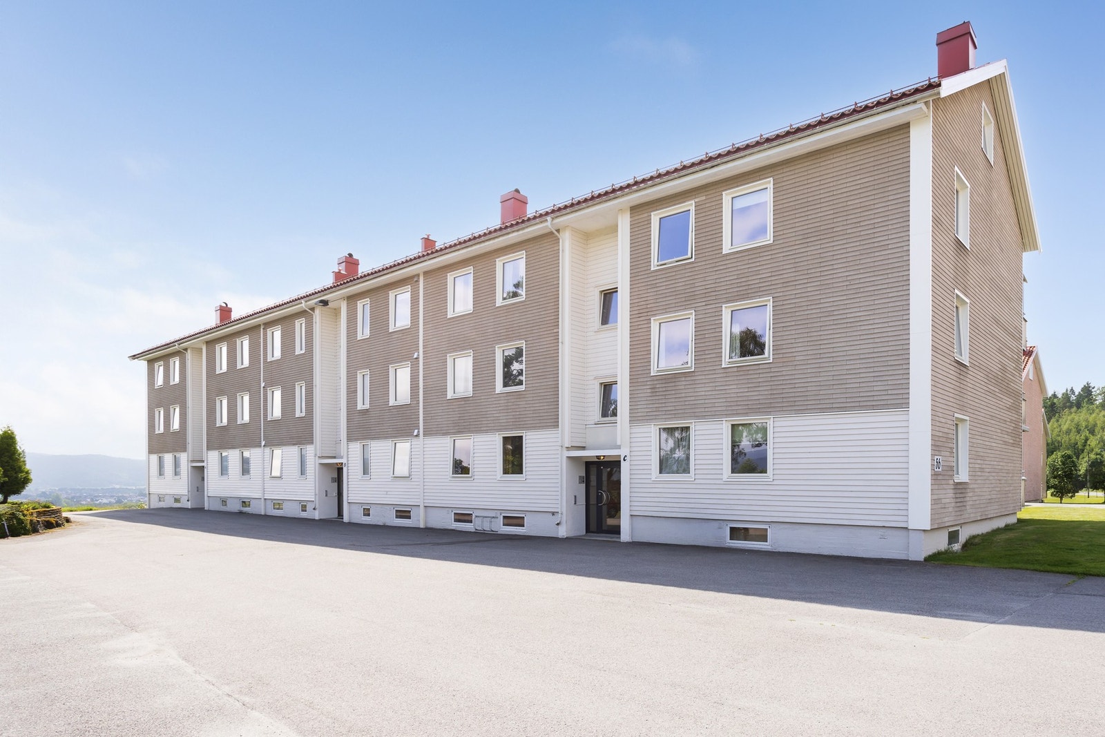 Biloppstillingsplass rett ved leiligheten Galleribilde