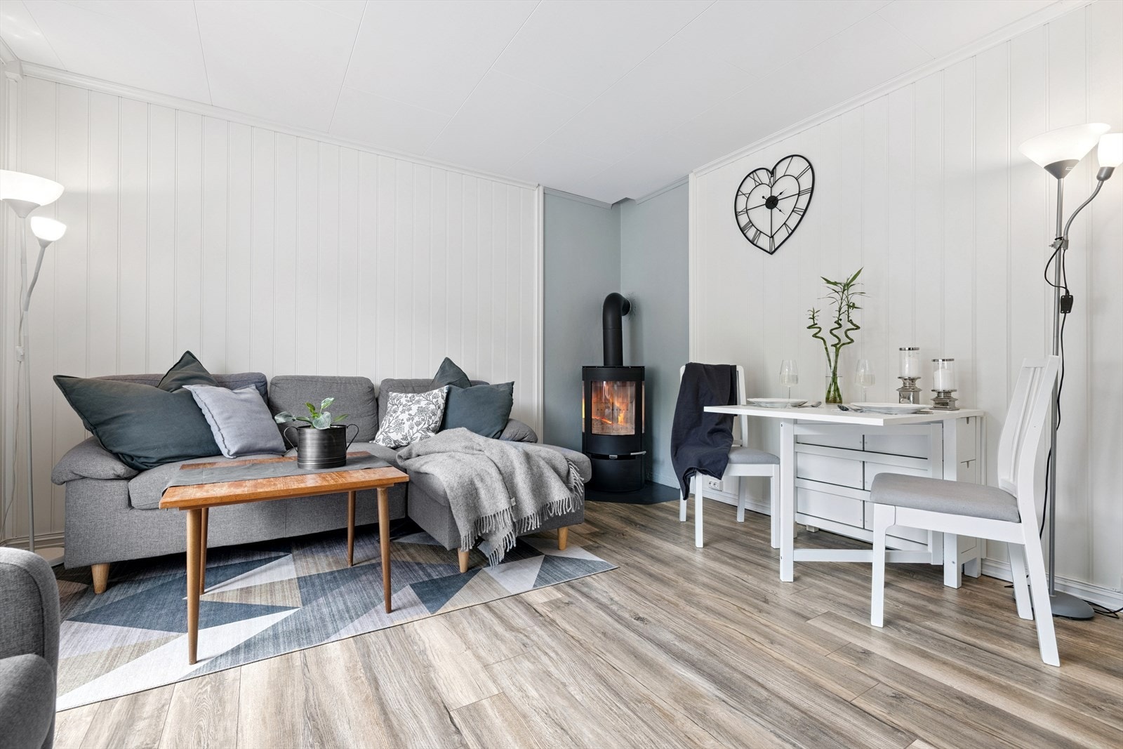 Flott peis montert i stuen i nyere tid. (tilsyn utført 2018) Galleribilde