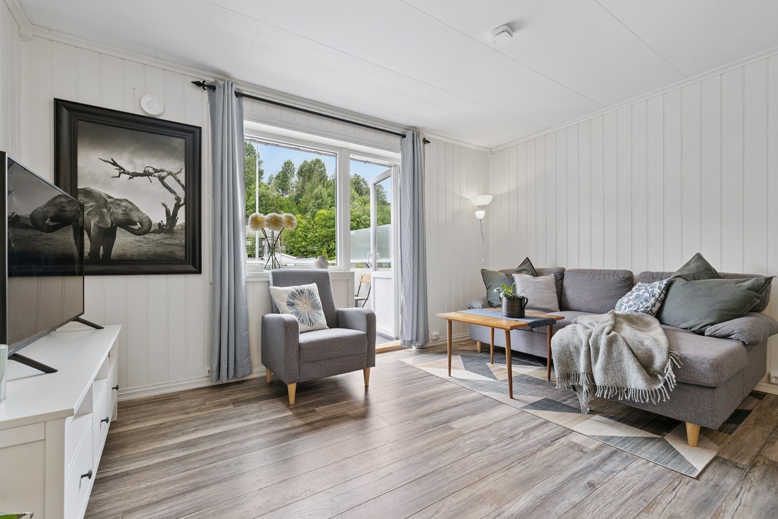 Stuen har direkte utgang til balkong. Galleribilde