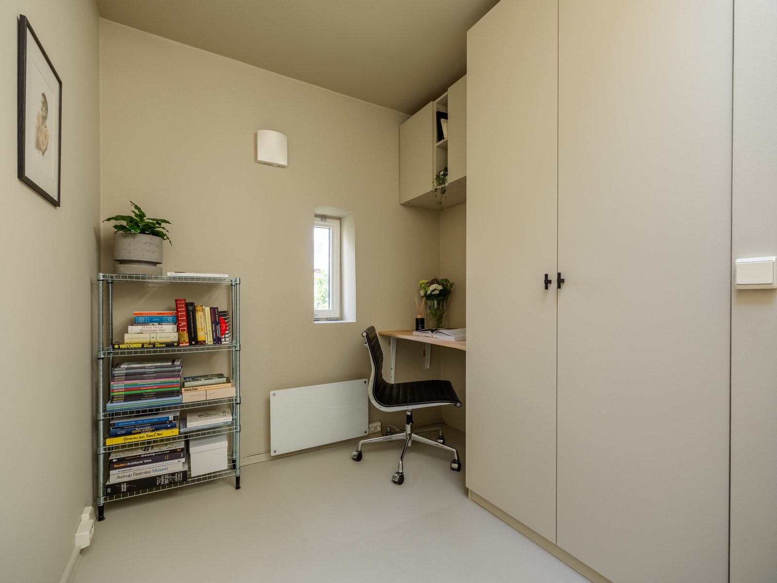 Det minste soverommet er også av fin størrelse, og har i det siste gjort nytten som gjesterom og hjemmekontor. Galleribilde