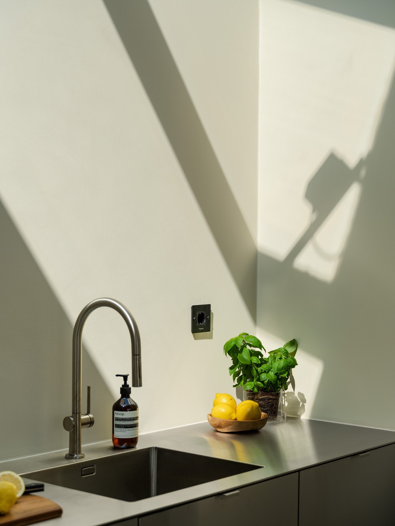 Hvor kommer lyset fra, spør du? Det er nemlig takvinduer her også. Galleribilde