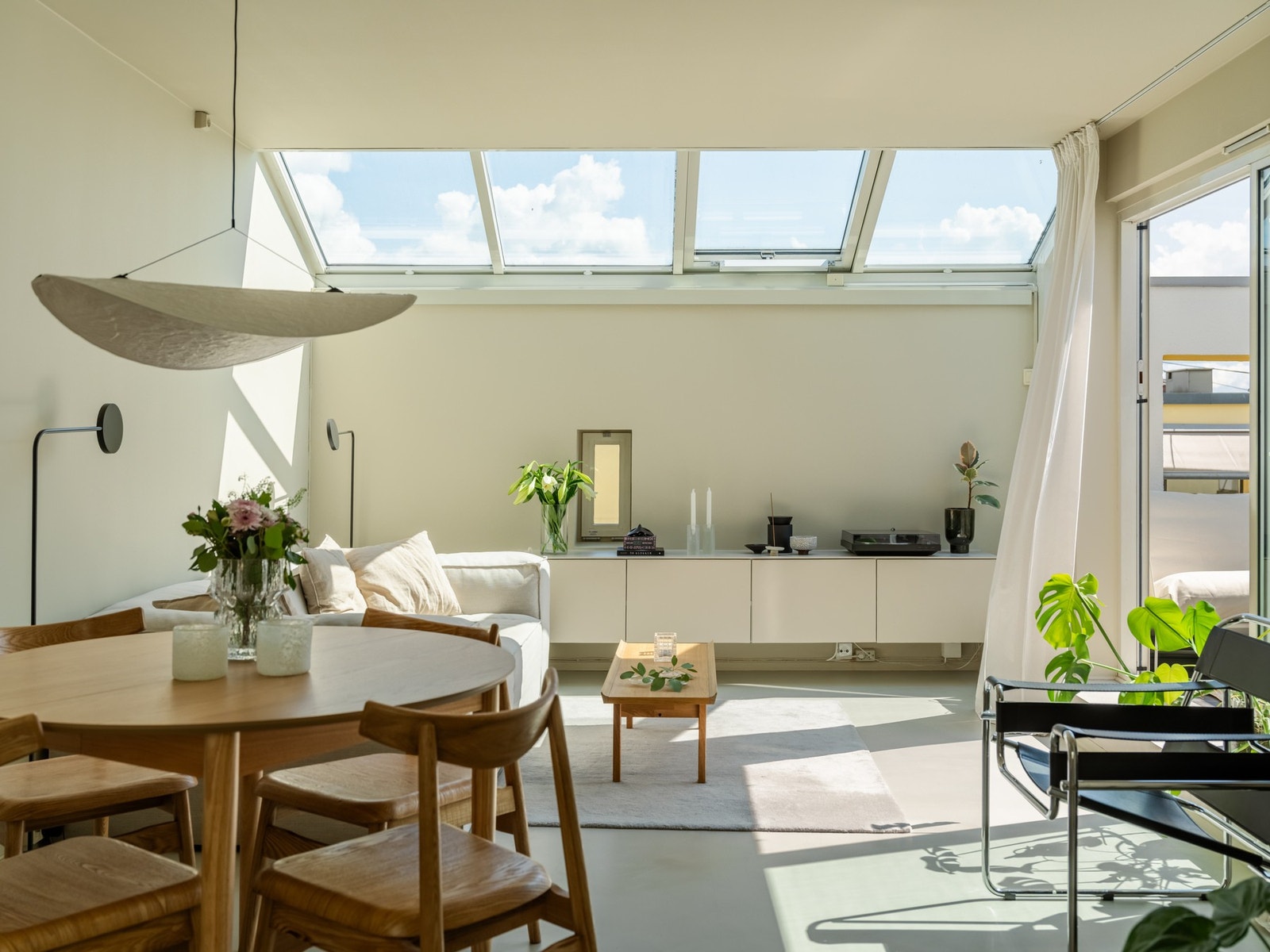 Dette er virkelig en 3-roms av de sjeldne: Selve leiligheten var helt ny i 2006, men ligger på toppen av en funkis-gård fra 1934. Denne kommer du til å like! Galleribilde