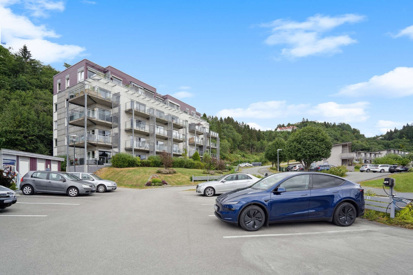 Det medfølger fast p-plass utvendig samt bod. Galleribilde