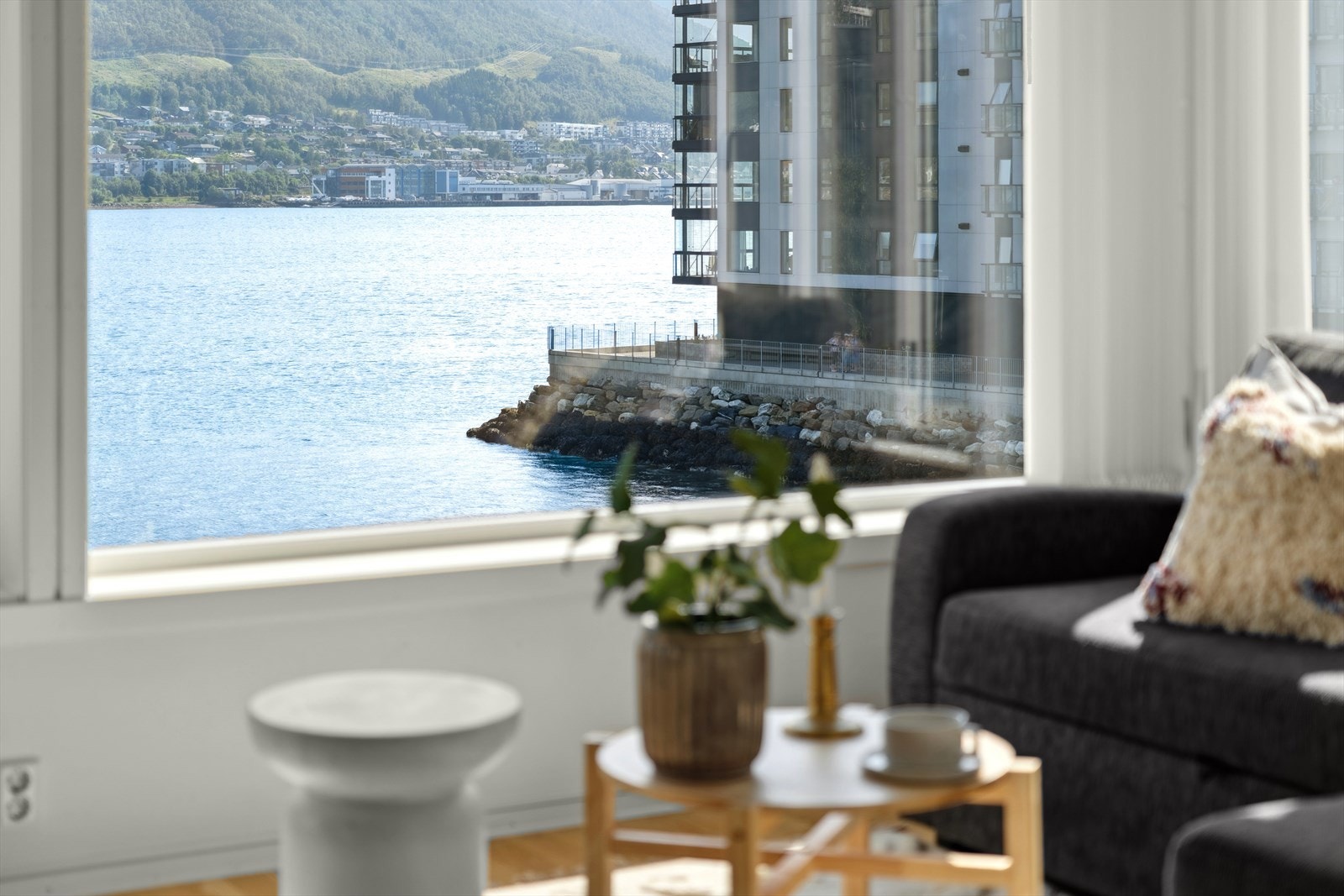 Husk leiligheten disponerer en garasjeplass - sjelden vare i dette området. Galleribilde