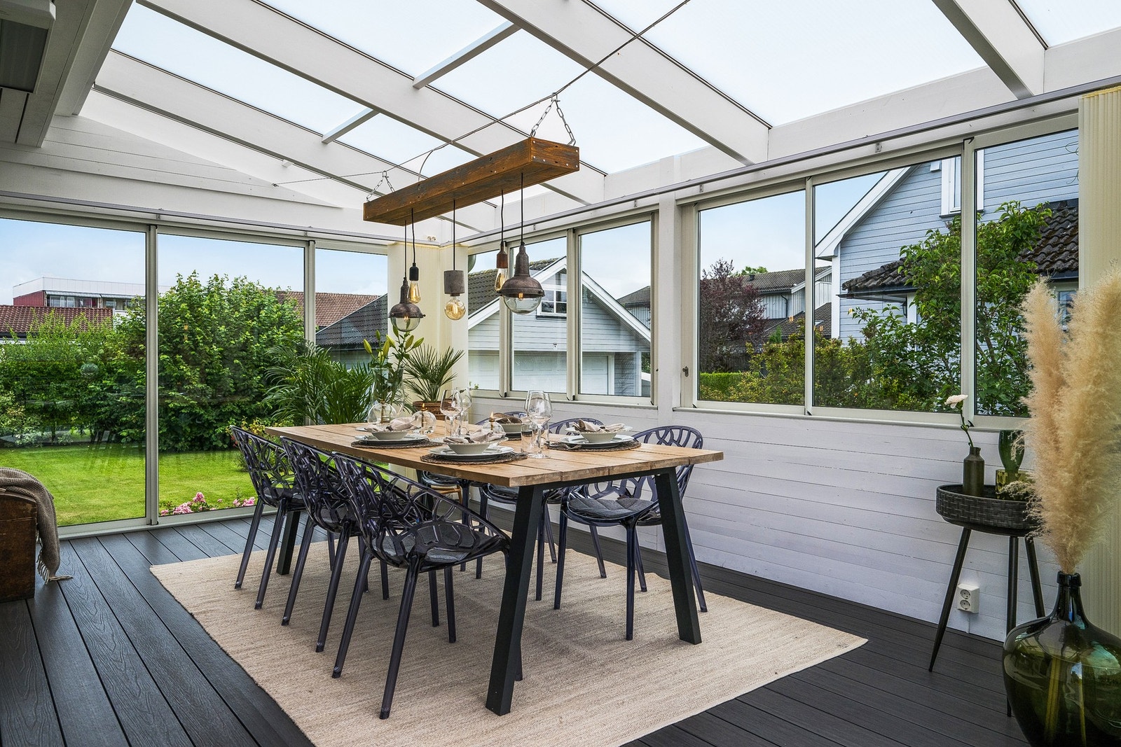 Vinterhage er fint å ha i vekslende norsk sommervær - her er det i tillegg takvarme Galleribilde