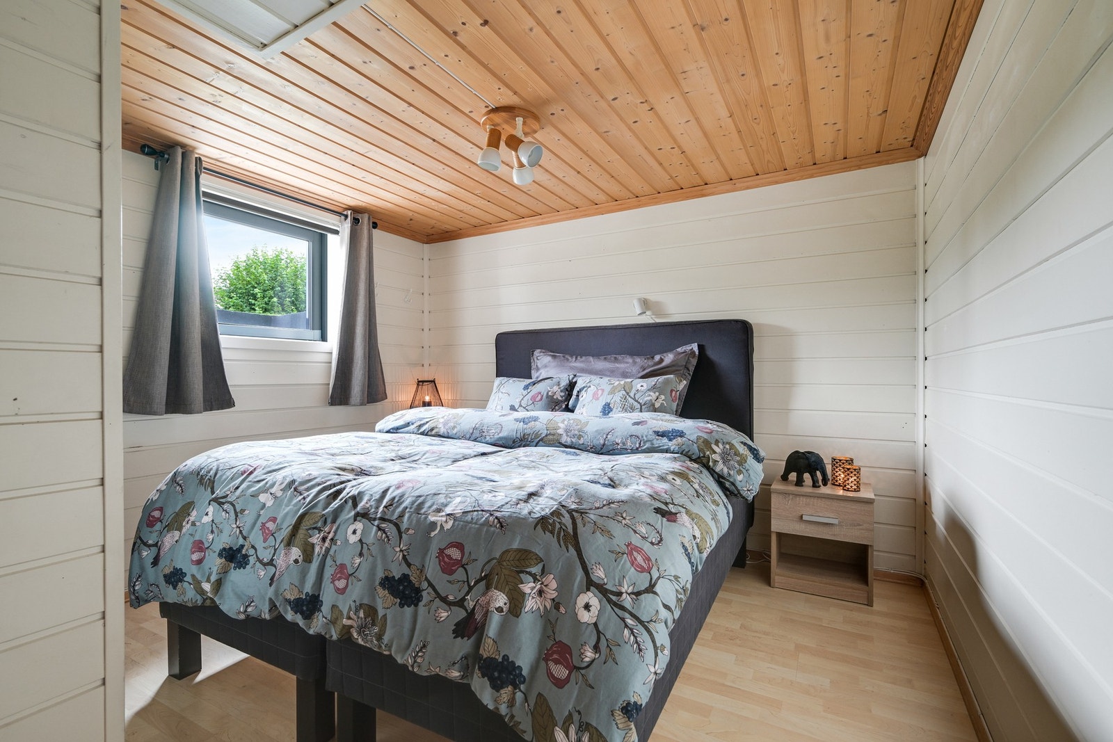 Det er to soverom i denne etasjen Galleribilde