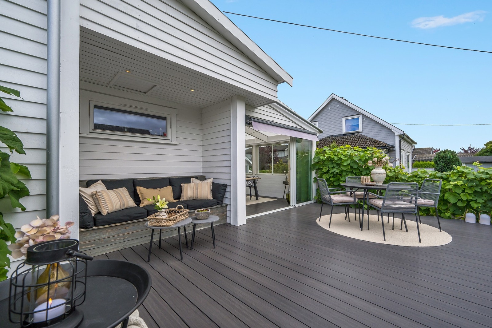 Terrassen ligger mot syd/vest og har ettermiddag/kvelds-sol Galleribilde