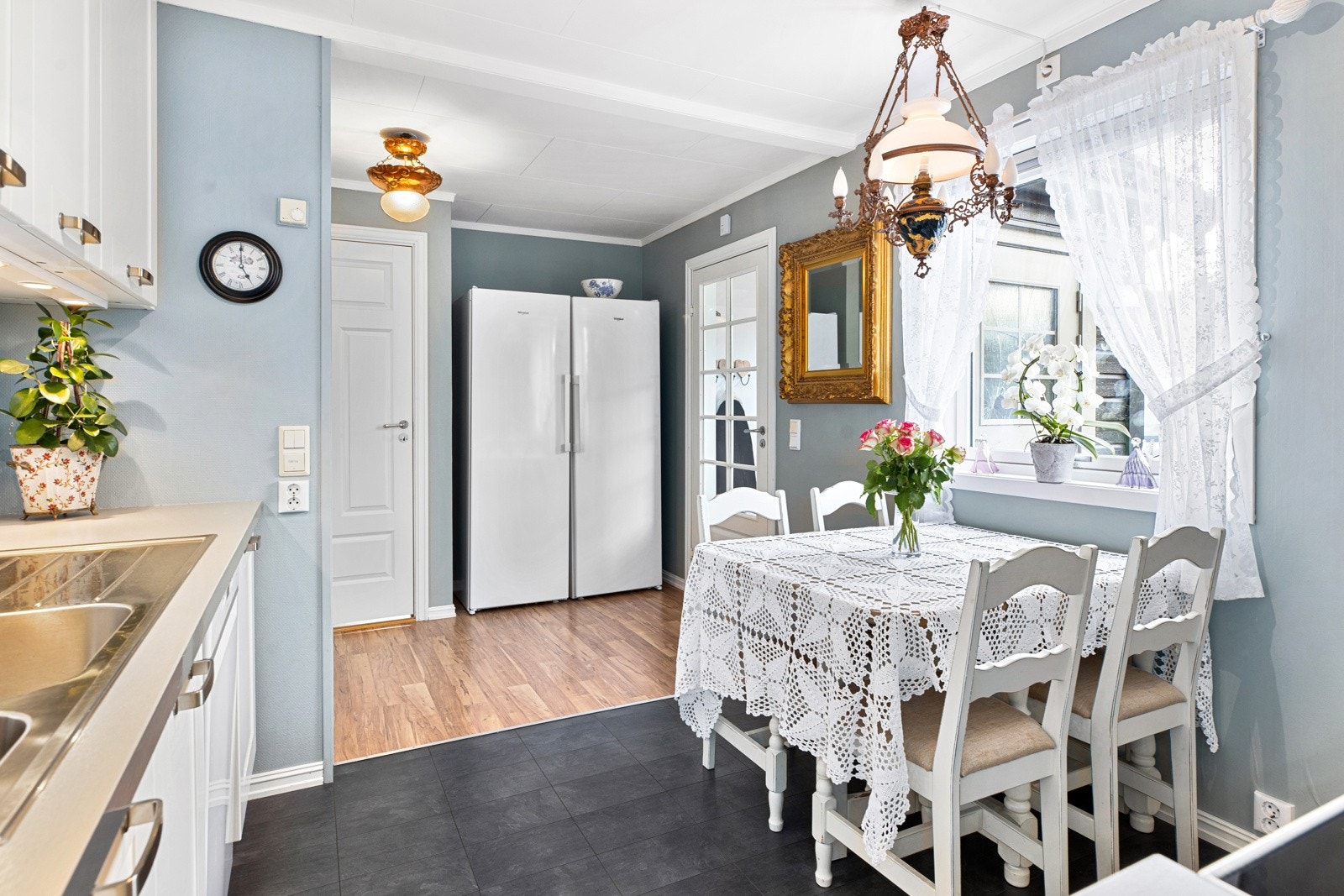 Boligen ligger i en blindevei. Åpent og luftig beliggenhet. Galleribilde