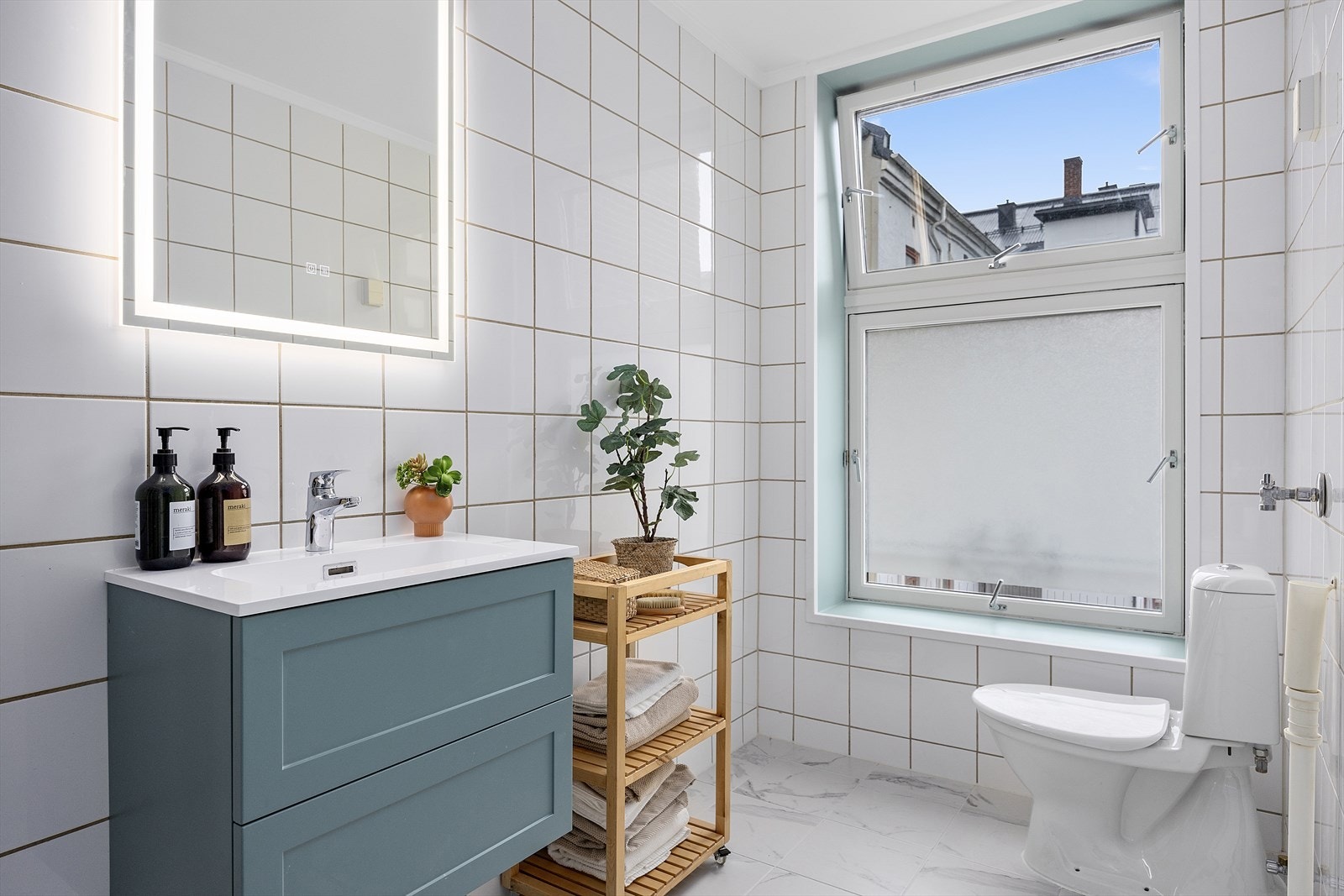 Varmekabler og nytt gulv - føttene dine kommer til å takke deg. Galleribilde