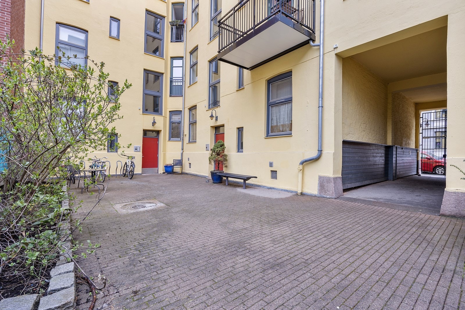 Klassisk 1897-bygård med karakter og historie - kombinert med moderne komfort. Galleribilde