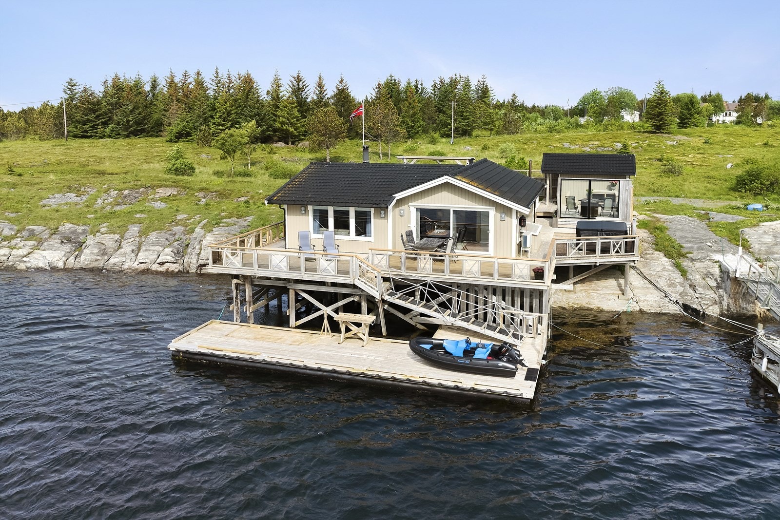 Kaianlegget ble etablert i 1997 og flytebryggen i 2011. (Søknadsprosess vedrørende flytebrygge igangsatt). Galleribilde