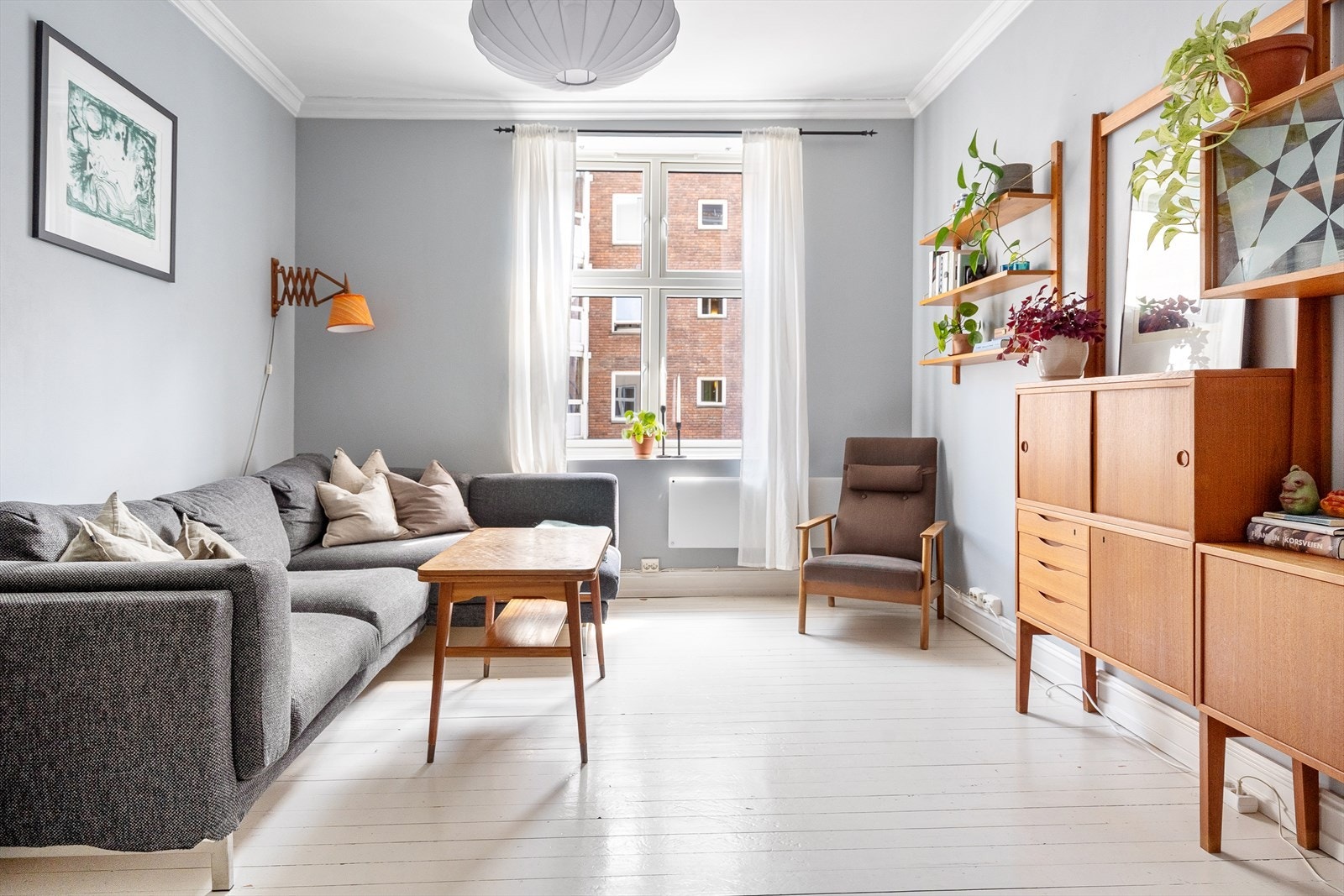 Anders Kanck har gleden av å presentere denne klassiske og gjennomgående leiligheten med sentral og rolig beliggenhet. Galleribilde