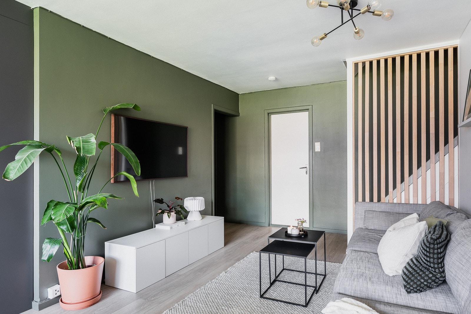 Leiligheten er pent pusset opp i tidsmessige farger i senere år. Galleribilde