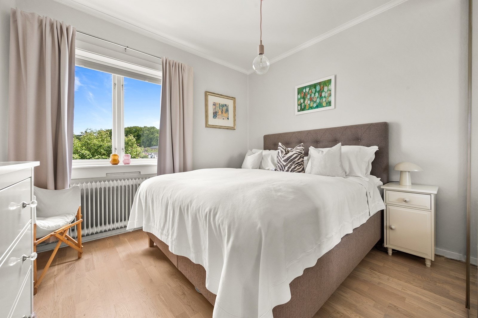 - Stort soverom med fine overflater - Galleribilde