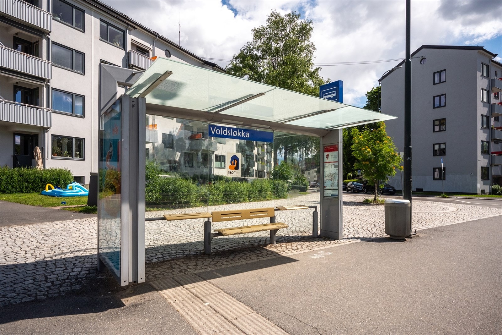 - Det er kun 2 minutter gange til busstopp - Galleribilde