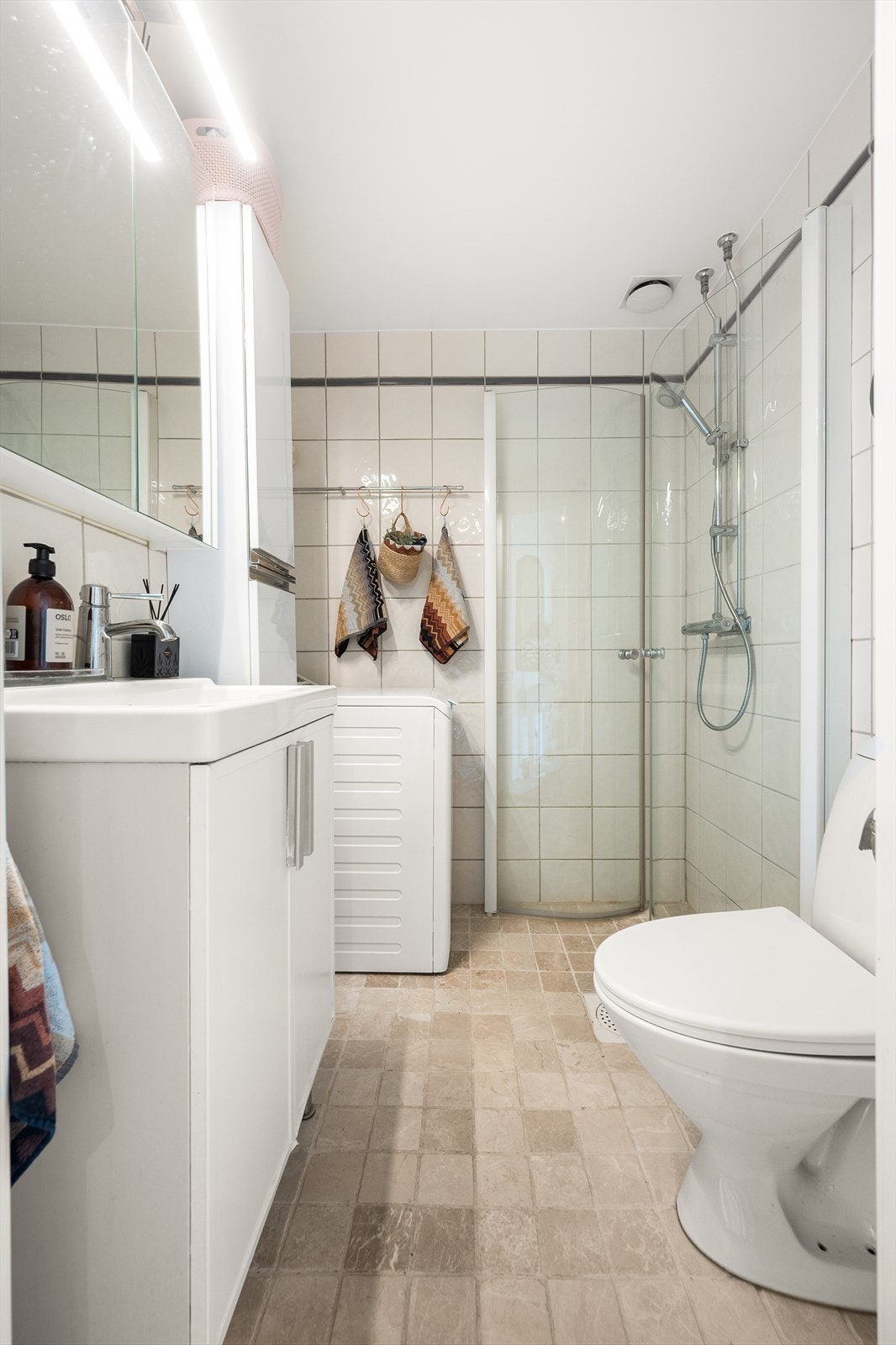 - Det er også gulvvarme på badet - Galleribilde