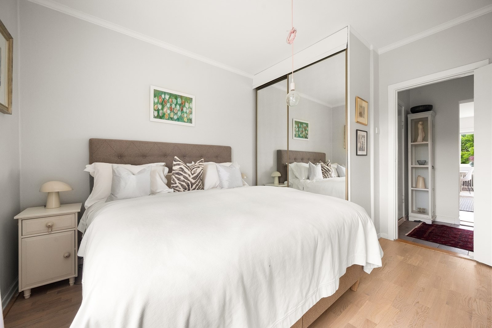 - Her har du rikelig med plass til dobbeltseng og øvrig ønsket møblement - Galleribilde