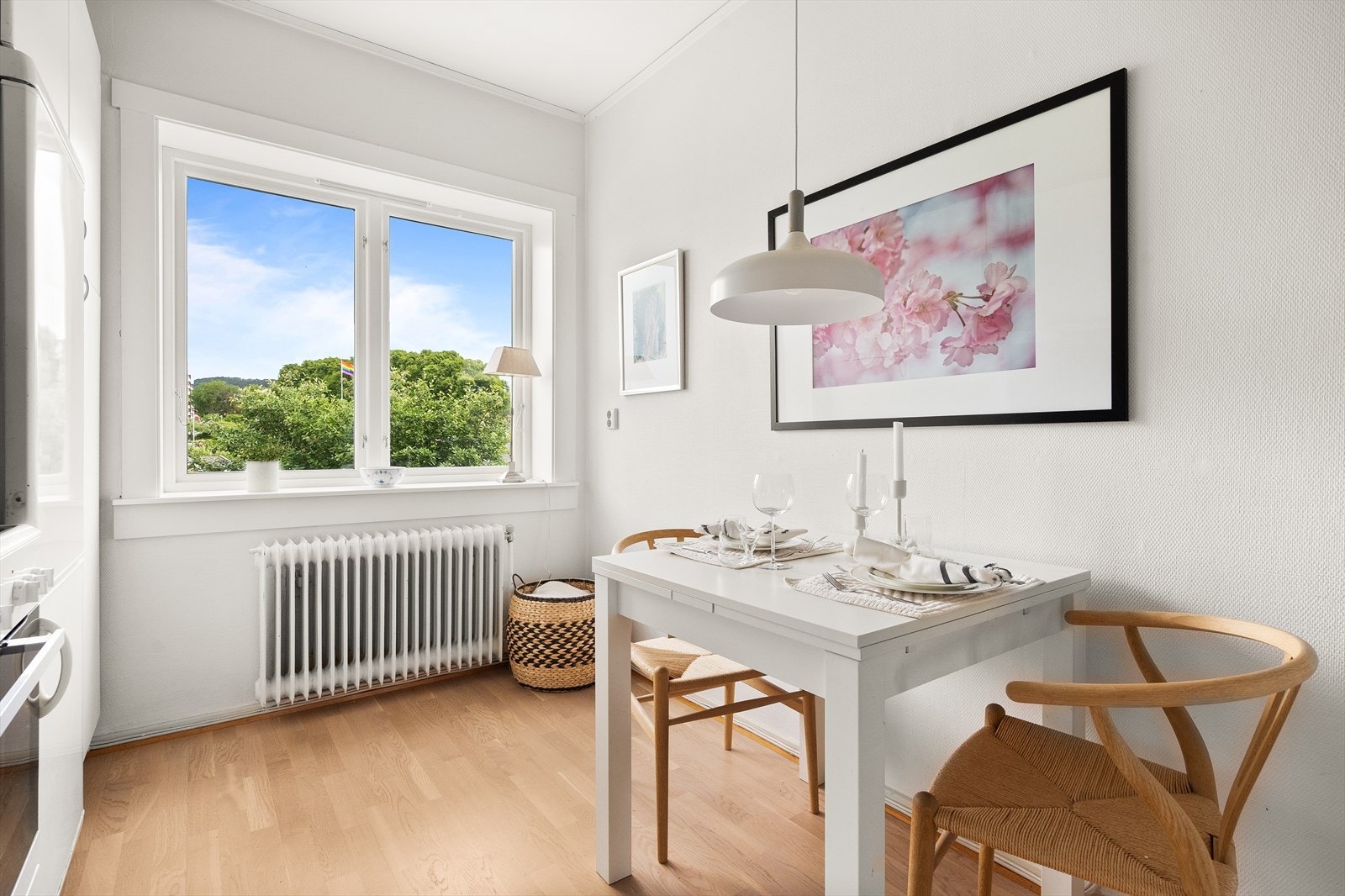 - God plass til et frokostbord - Galleribilde