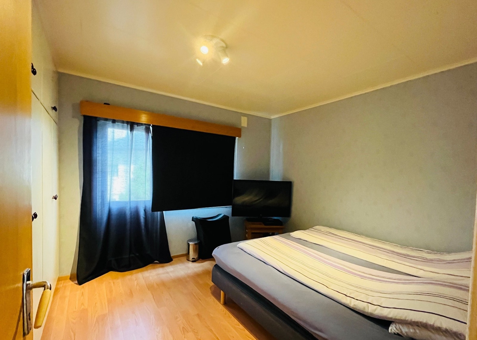 Soverom med liten balkong Galleribilde