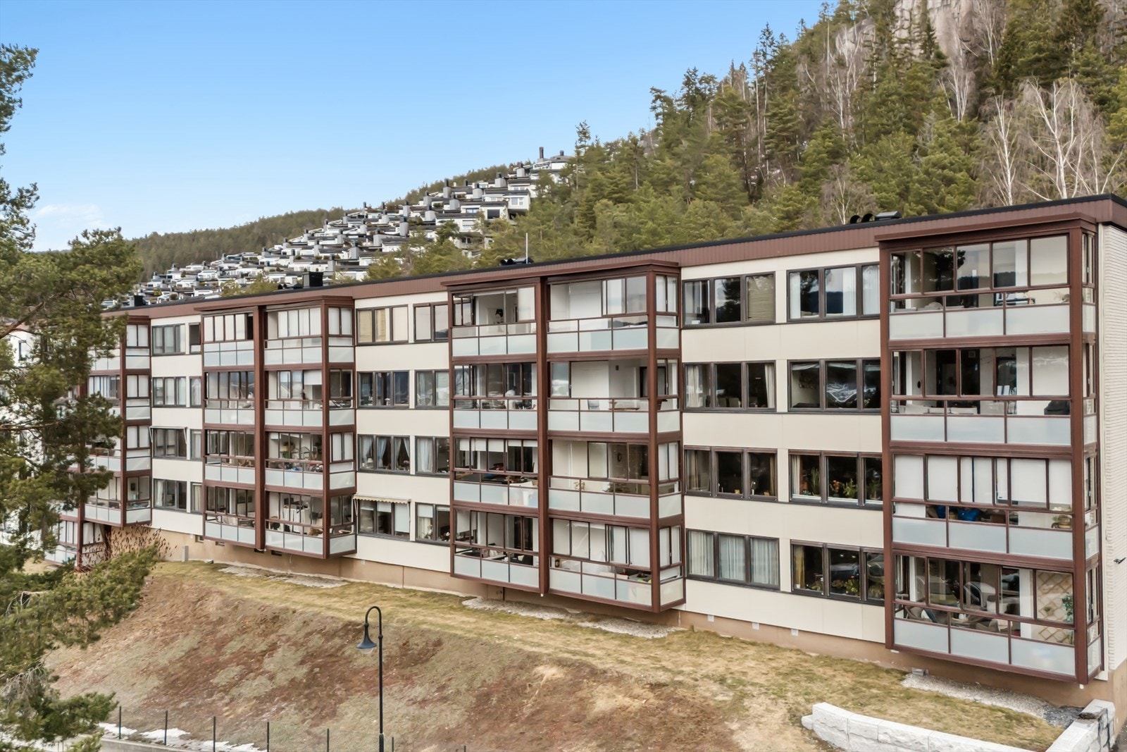 Boligen har kort gangavstand til både skoler, barnehager og dagligvarebutikker. Galleribilde