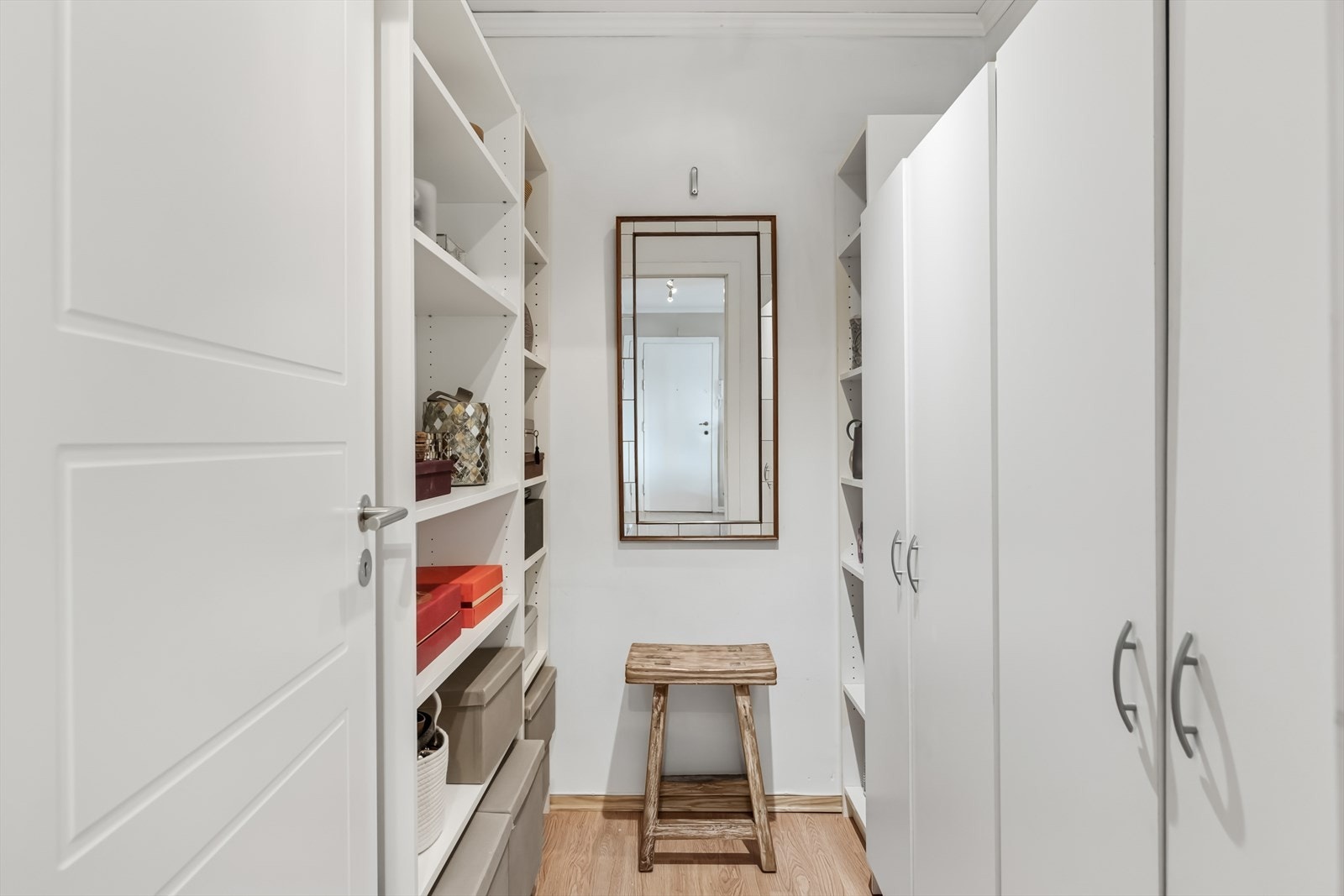 Det er etablert en walk-in i leiligheten. Dette var opprinnelig en del av et soverom. Galleribilde