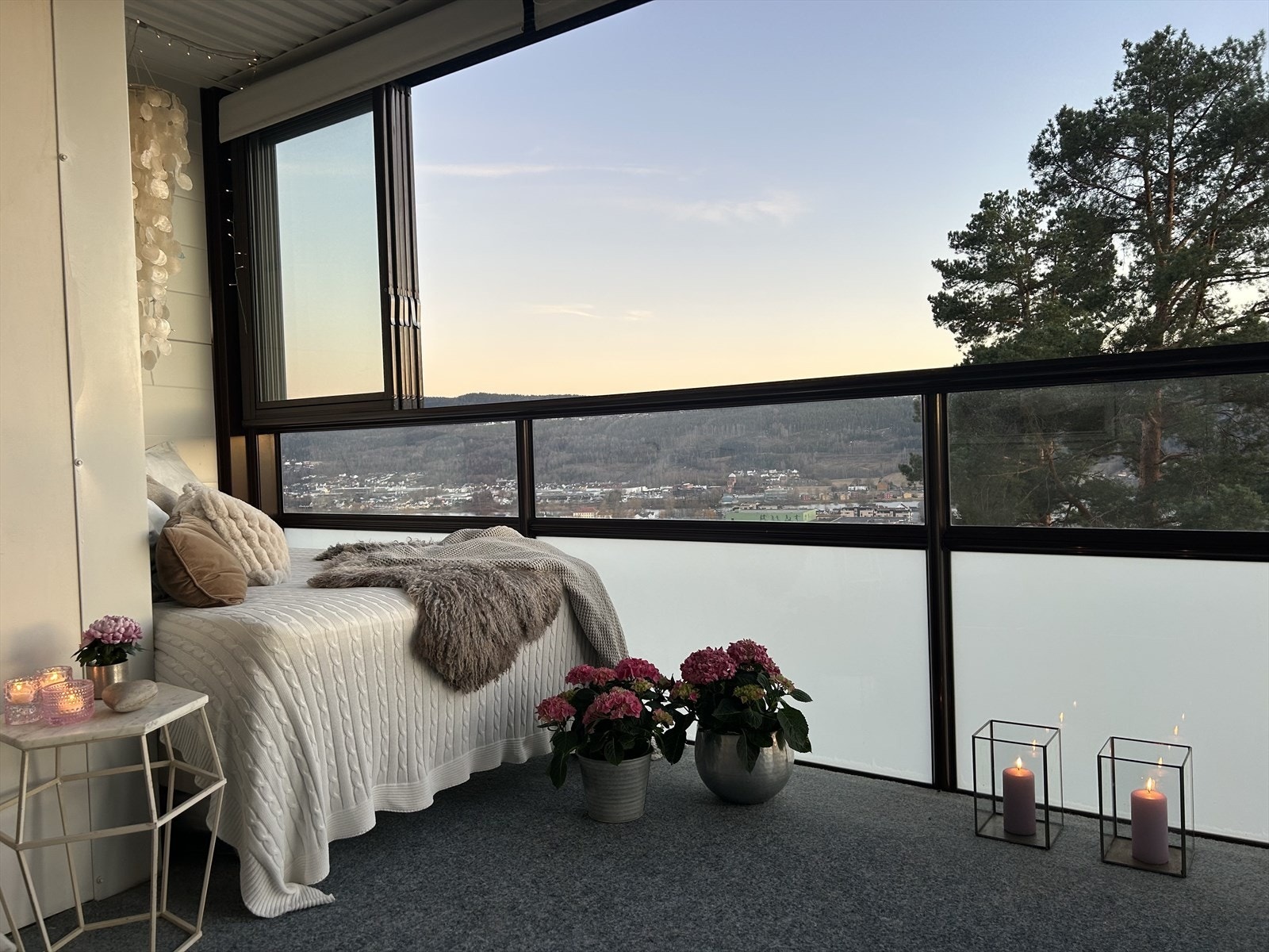 Meget koselig, innglasset veranda med fantastisk utsikt Galleribilde